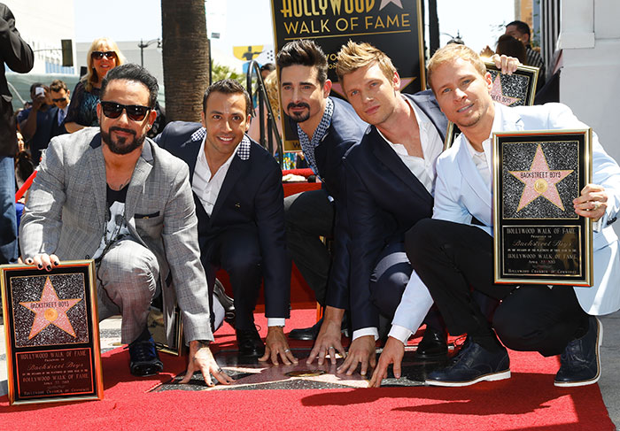 Momento de glória! Backstreet Boys ganham estrela na Calçada da Fama O Fuxico