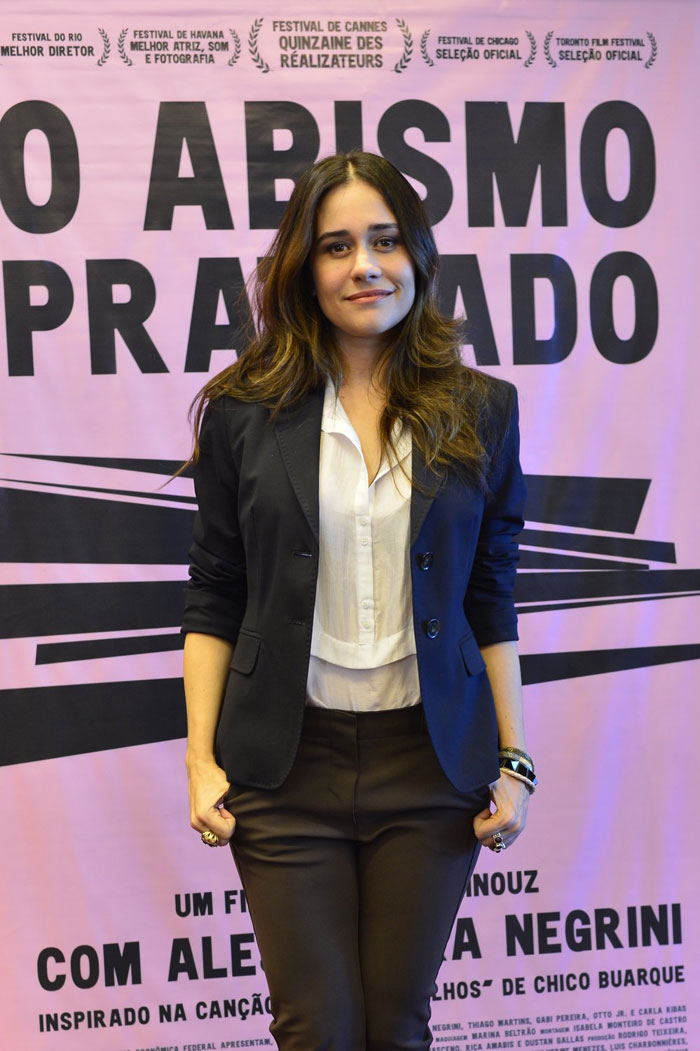 Alessandra Negrini participa de coletiva do longa Abismo Prateado