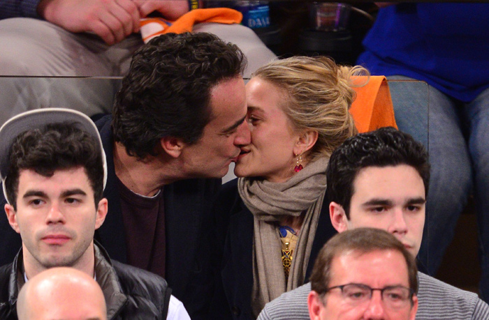 Mary-Kate Olsen beija irmão de Nicolas Sarkozy