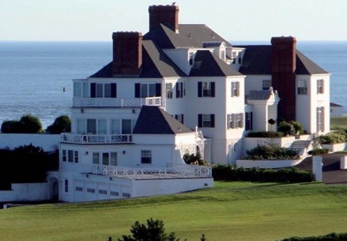 Conheça a mansão de US$ 17 milhões compradas por Taylor Swift! 