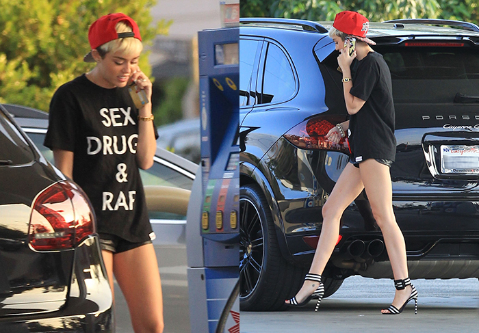 Miley Cyrus passeia com camiseta polêmica por Hollywood