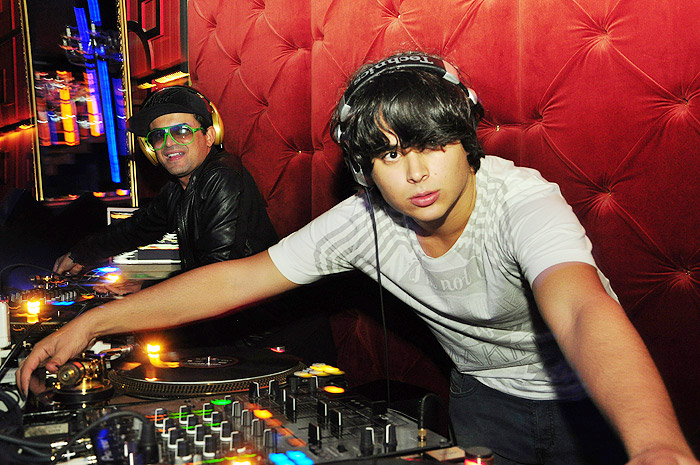 Filho de Zezé e irmão de Wanessa Camargo vira DJ na noite