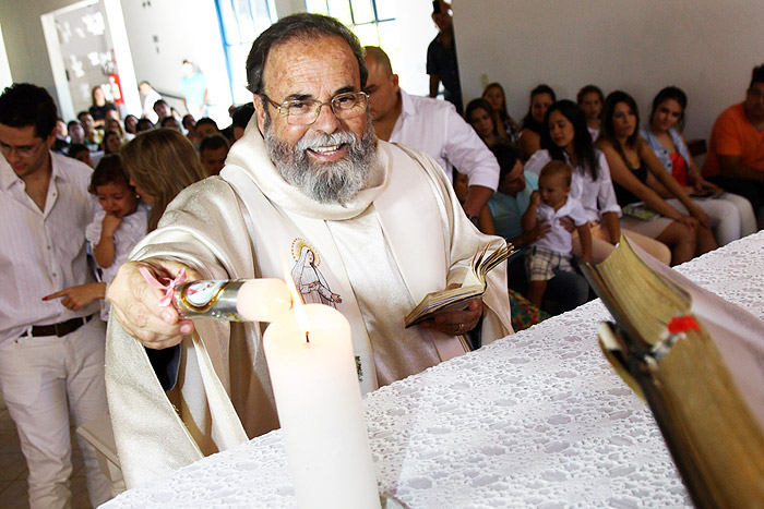 Pedro Leonardo batiza a filha em Goiânia