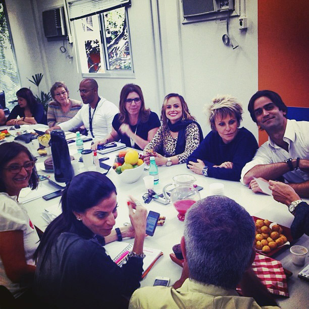 Ana Maria Braga publica foto em reunião do Mais Você