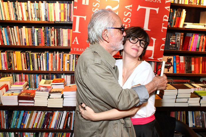 Pai e filha, Paulo Jose e Bel Kutner marcam presença em lançamento de livro