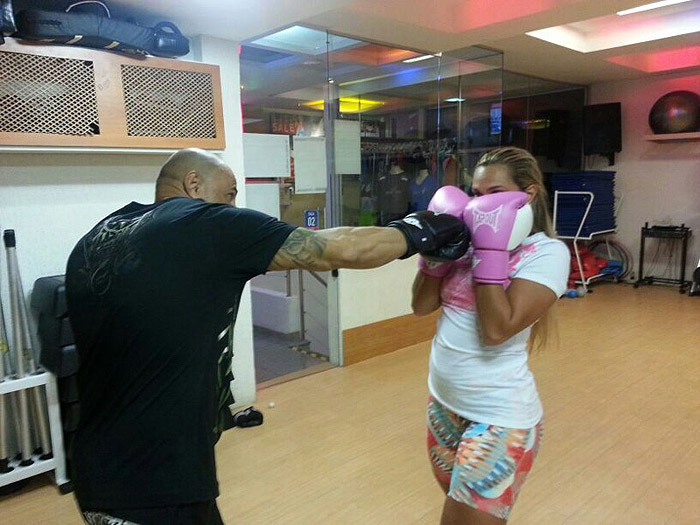 Bianca Salgueiro faz aulas de boxe