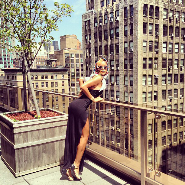 Rihanna publica foto sensual em Nova York