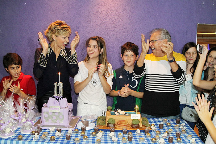 Carlos Alberto e Andreia Nóbrega festejam juntos aniversário dos filhos