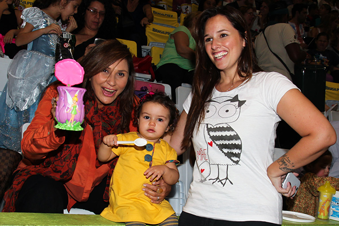 Fafa de Belém com a neta, Laura, e a filha, Mariana