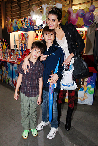 Isabelli Fontana com os filhos
