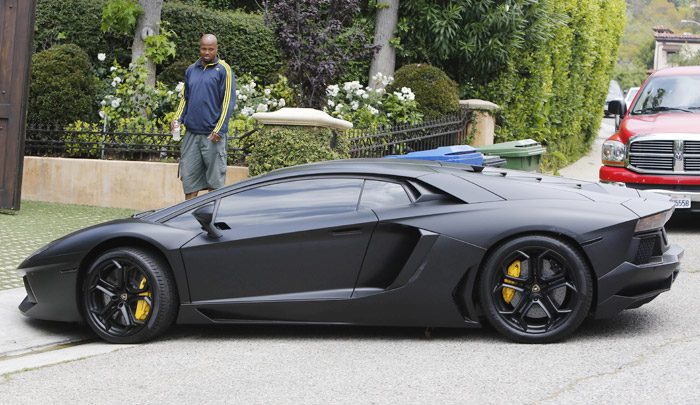 Mecânico risca Lamborghini de Kanye West