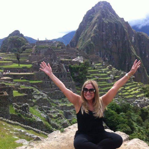 Susana Vieira celebra estreia de Amor à Vida com fotos no Peru