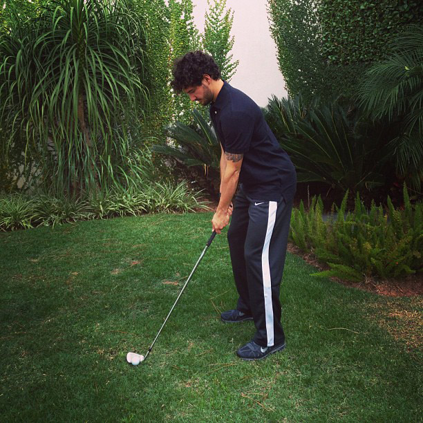 Alexandre Pato joga golfe e lança desafio a Tiger Woods