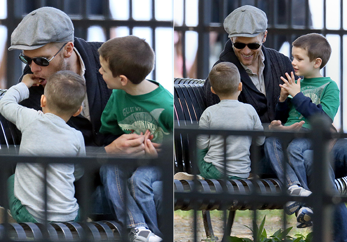 Marido de Gisele Bundchen leva os filhos em parque de Boston