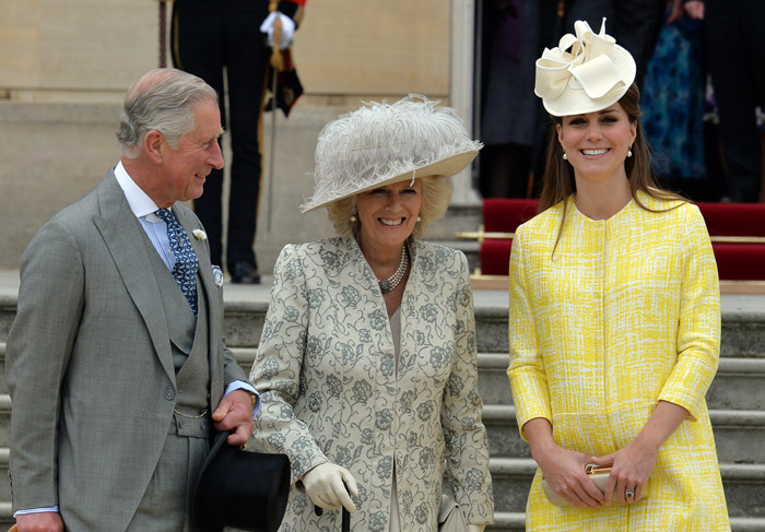 Gravidíssima, Kate Middleton brilha em festa nos Jardins do Palácio de Buckingham