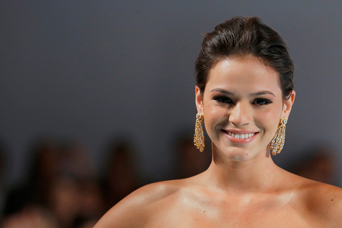 Bruna Marquezine arrasa nas passarelas de Brasília