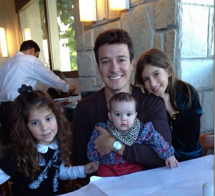 Rodrigo Faro almoça com a família em São Paulo