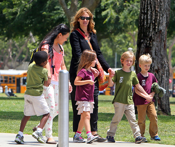 Julia Roberts vai a museu com o filho seus amiguinhos 