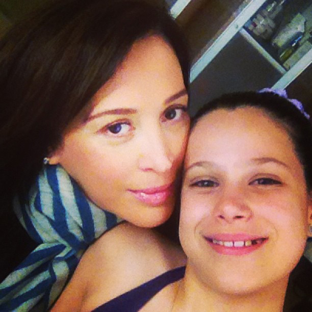Cláudia Raia posta foto com a filha antes de viajar para feriado