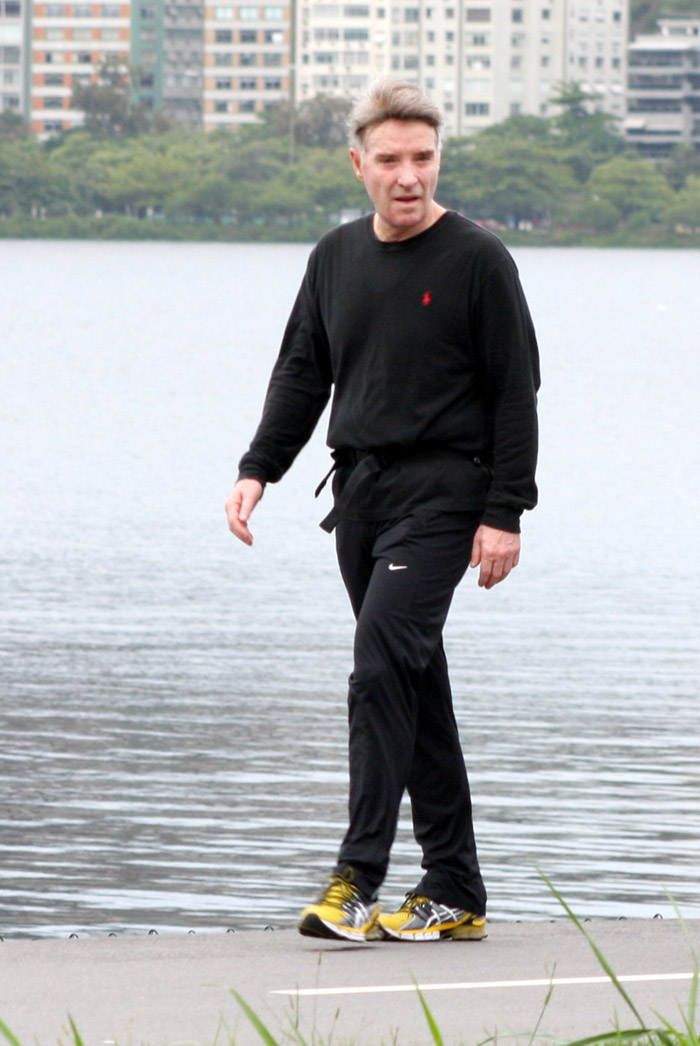 Eike Batista caminha pela Lagoa no feriado