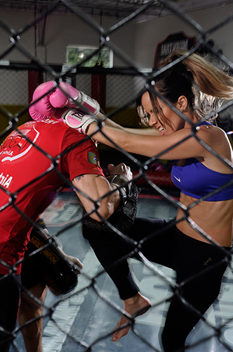 Fernanda Pontes intensifica aulas de muay thai para suas cenas de biquíni