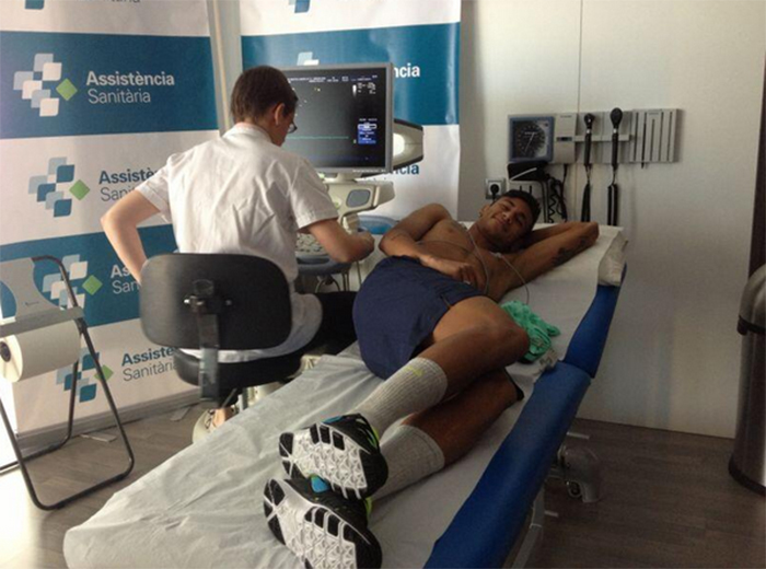 Neymar passa por exames médicos antes de ser apresentado