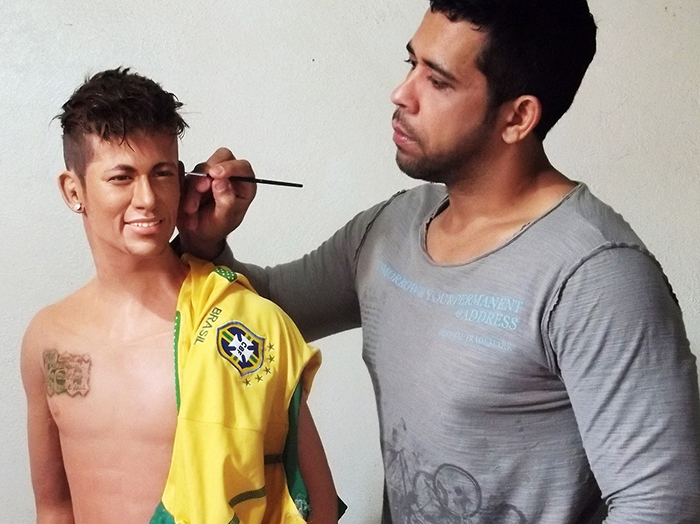 Neymar ganha nova homenagem em forma de escultura