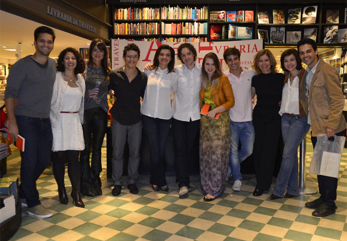 Vicent Villari é prestigiado por celebridades em lançamento de livro no Rio 