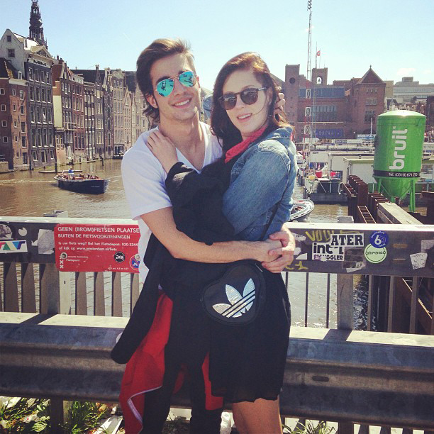 Fiuk e Sophia Abrahão curtem Amsterdam abraçadinhos