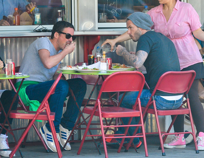 David Beckham deixa cueca à mostra em almoço com amigo