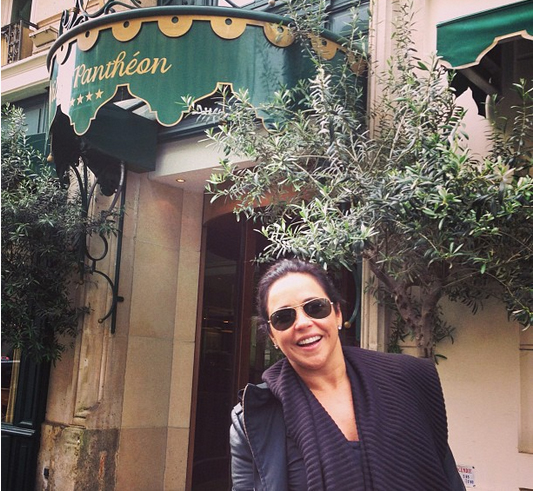 Daniela Mercury posta foto em Paris 