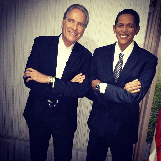 Roberto Justus posa com réplica de Barack Obama