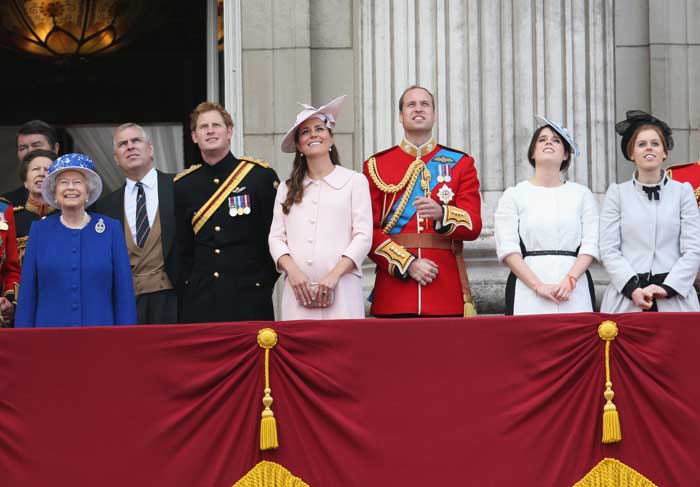 Vestida de rosa, Kate Middleton participa de seu último evento antes de dar à luz