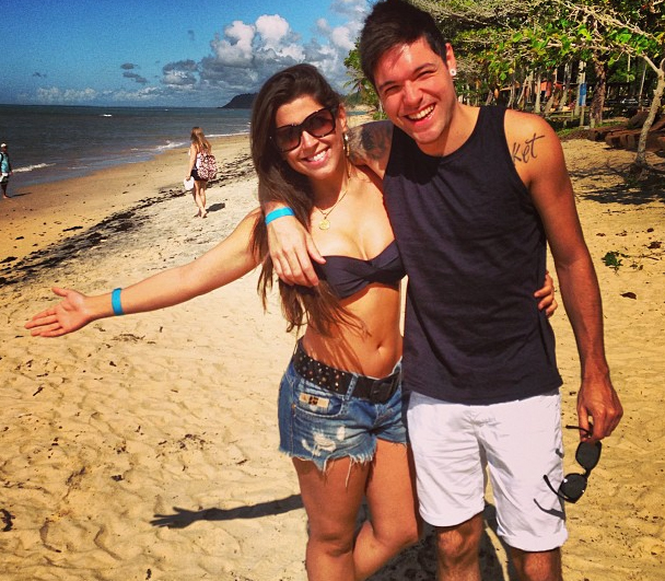 Ex-BBBs Andressa e Nasser curtem viagem romântica na Bahia