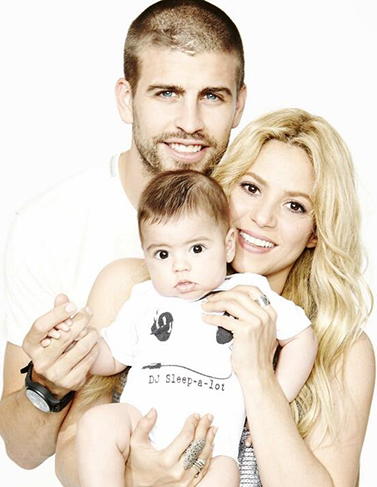  Shakira publica foto da família reunida, em homenagem ao dia dos pais 