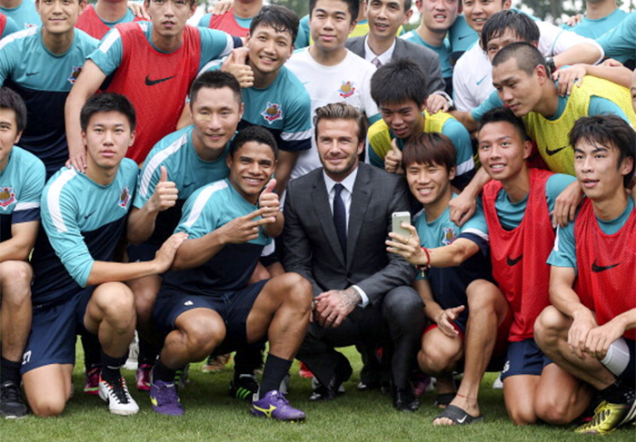 David Beckham faz visita a time chinês