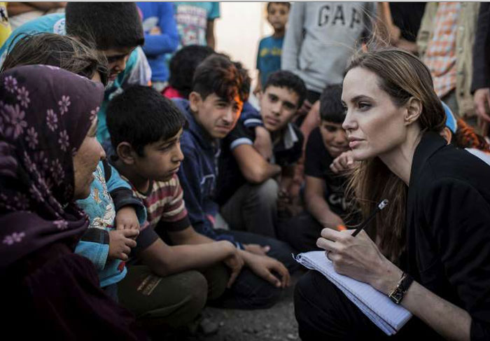 Após mastectomia, Angelina Jolie retoma seu trabalho na ONU