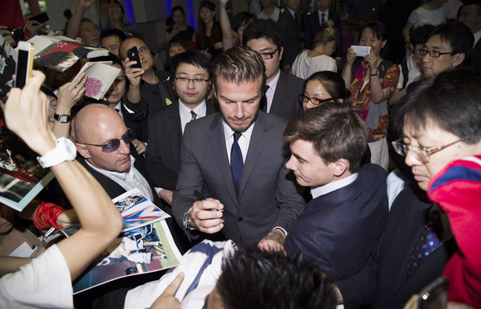 David Beckham lamenta feridos após causar tumulto na China