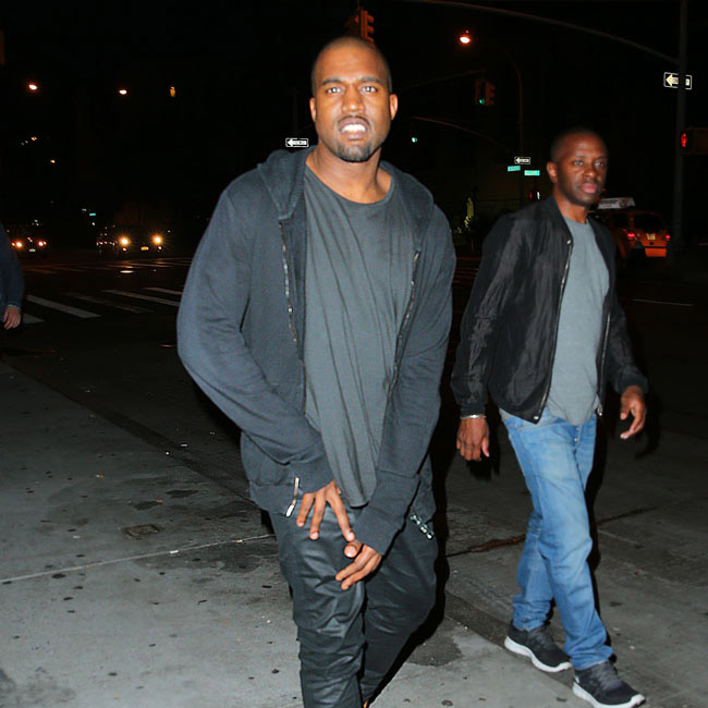 Kanye West está feliz em se mudar para casa dos pais de Kim Kardashian
