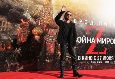 Que colírio! Veja Brad Pitt lançando seu filme no Festival de Cinema de Moscou  