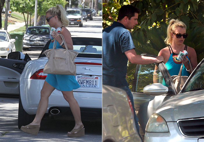 Como assim? Britney Spears sai de um carro e entra em um outro, em Los Angeles