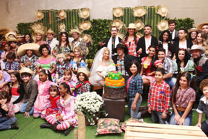 Brunete Fraccaroli foi a noiva da festa junina da ONG Florescer