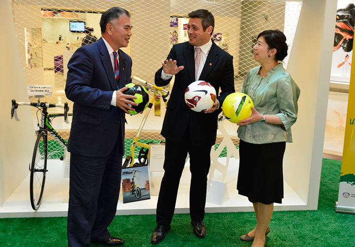 Luigi Baricelli participa de abertura de feira com produtos de Taiwan