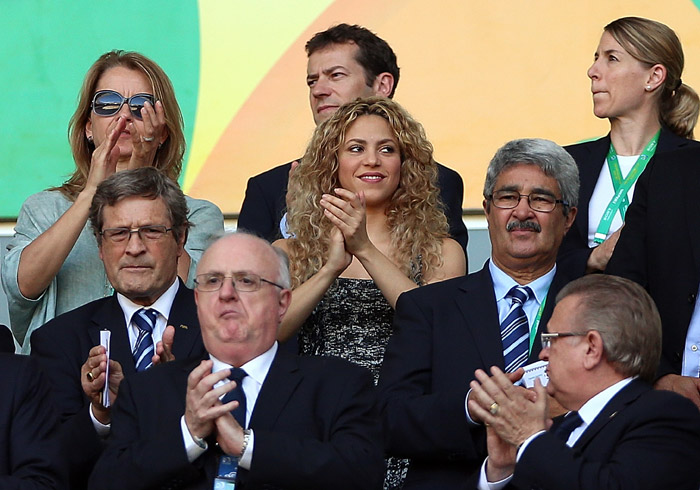 No Brasil, Shakira acompanha jogo da Espanha