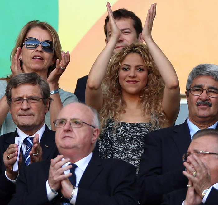 No Brasil, Shakira acompanha jogo da Espanha