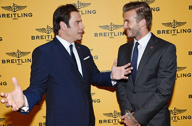 John Travolta e David Beckham juntos em inauguração de loja londrina