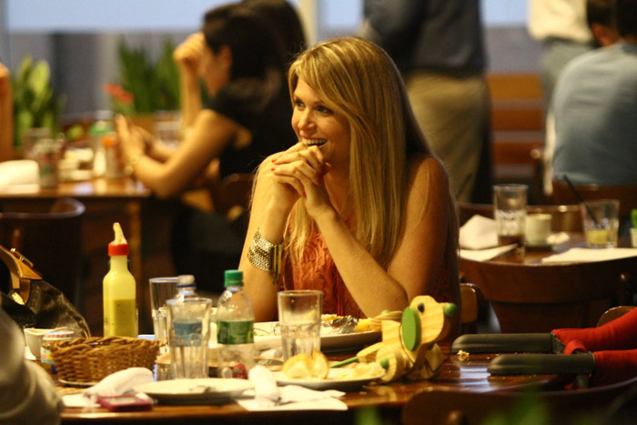 Susana Werner é flagrada em restaurante da Barra da Tijuca