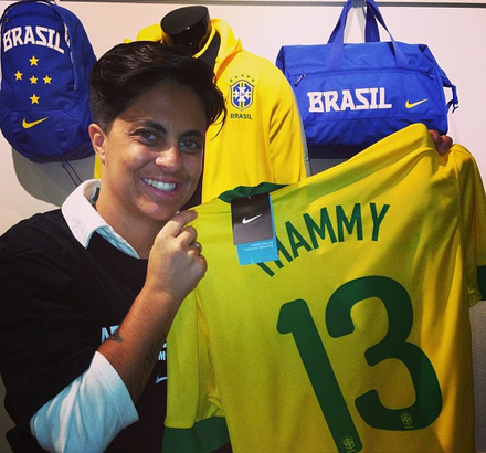  Thammy Miranda exibe sua camisa da Seleção Brasileira