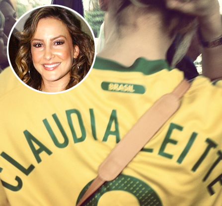 Claudia Leitte engrossa o time de torcedores da Seleção Brasileira