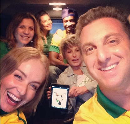 Luciano Huck, Angélica e Ana Maria Braga vão juntos ao Maracanã